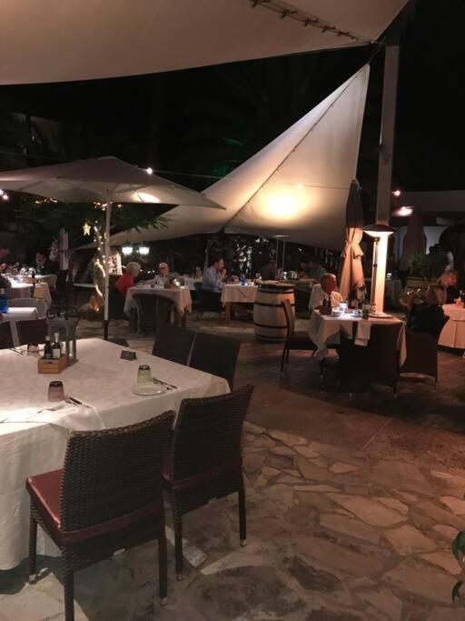 Beach Front Apartment With Stunning Ocean Views! كوستا كالما المظهر الخارجي الصورة