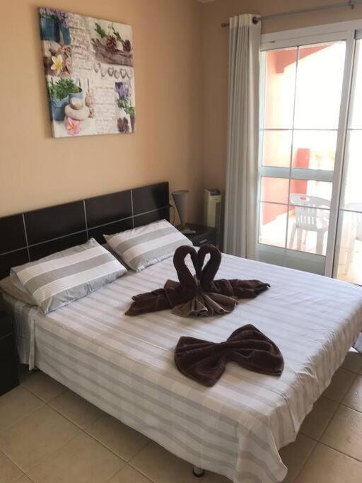 Beach Front Apartment With Stunning Ocean Views! كوستا كالما المظهر الخارجي الصورة