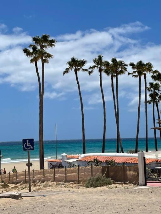 Beach Front Apartment With Stunning Ocean Views! كوستا كالما المظهر الخارجي الصورة
