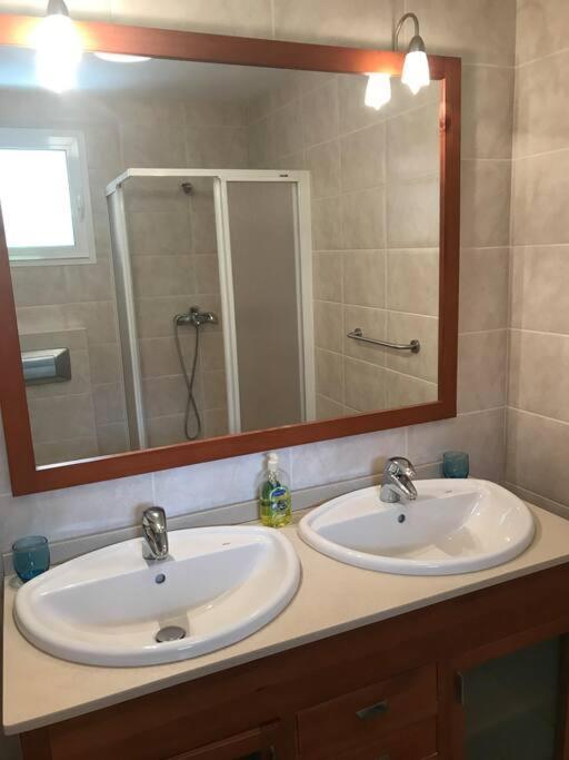 Beach Front Apartment With Stunning Ocean Views! كوستا كالما المظهر الخارجي الصورة